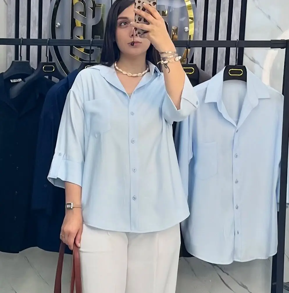 شومیز باکسی سیلک آبی روشن از روبه‌رو