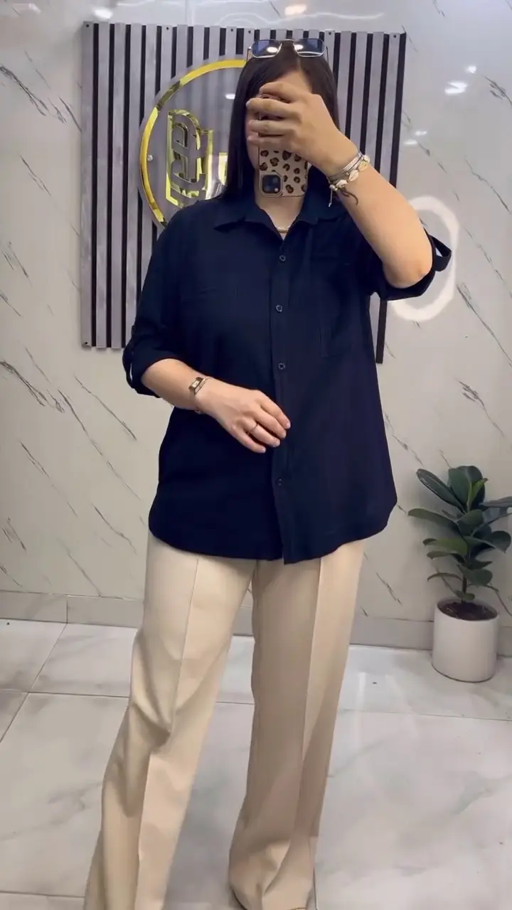 شومیز لنین کادنزا سرمه‌ای روی تن