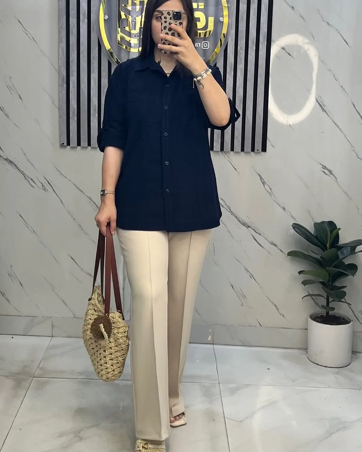 شومیز لنین قد ۷۲ سرمه‌ای روی تن
