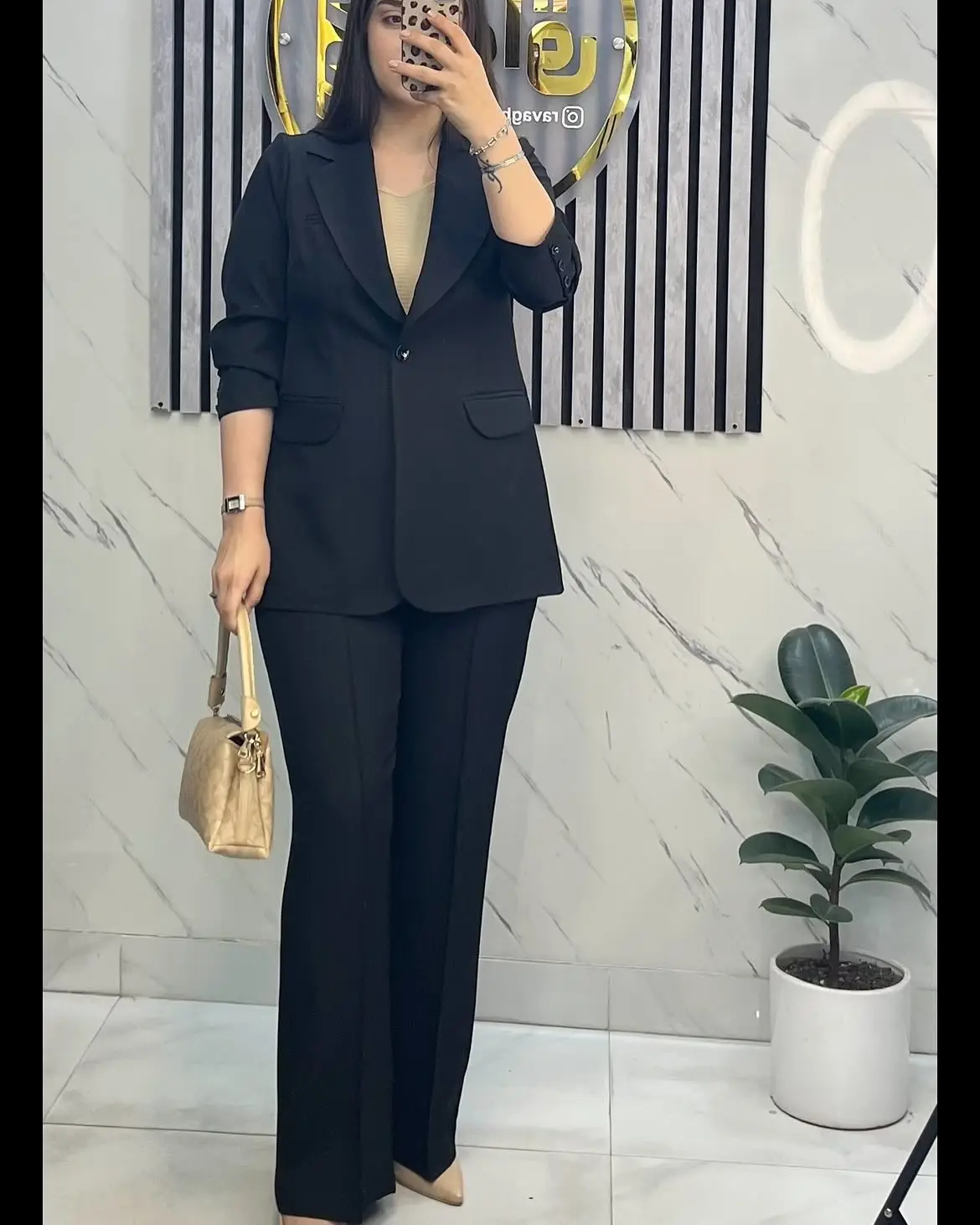 کت‌شلوار بیسیک بزیاق مشکی روی تن